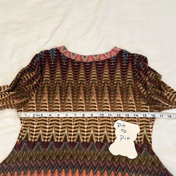 Karen Kane size small 3/4 sleeve Vibrant Zigzag Pattern shark bite hem tunic EUC - Picture 10 of 10